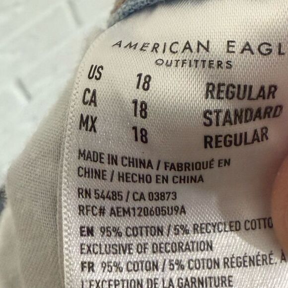 NWT American Eagle Mom Straight Jeans Destroyed Size 18 - Picture 5 of 6